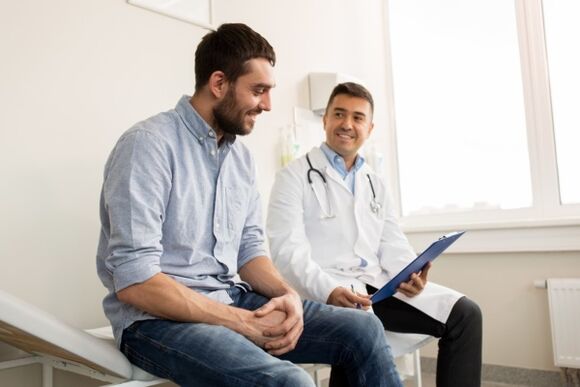 Consultation avec un médecin sur la rééducation après agrandissement du pénis par ligamentotomie